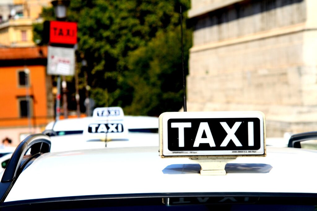 taxi, automobile, rome-1184799.jpg